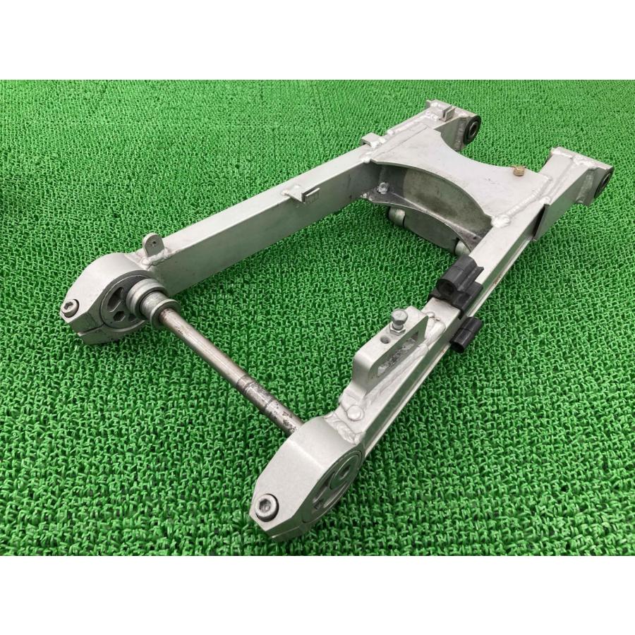 み*ページ カワサキ（Kawasaki） GPZ900R スイングアーム 純正 中古 バイク 部品
