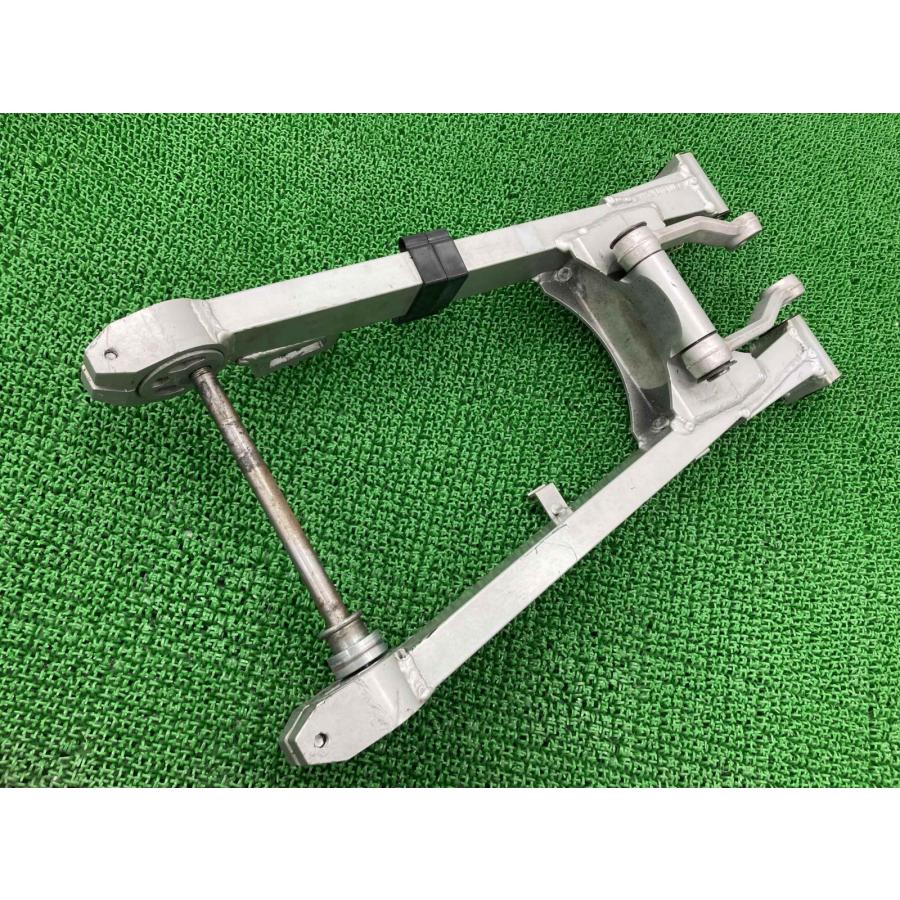 カワサキ（Kawasaki） GPZ900R スイングアーム 純正 中古 バイク 部品