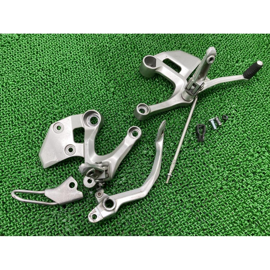 ヤマハ発動機 XSR900 ステップ 左右 1RC ヤマハ 純正 中古 バイク 部品