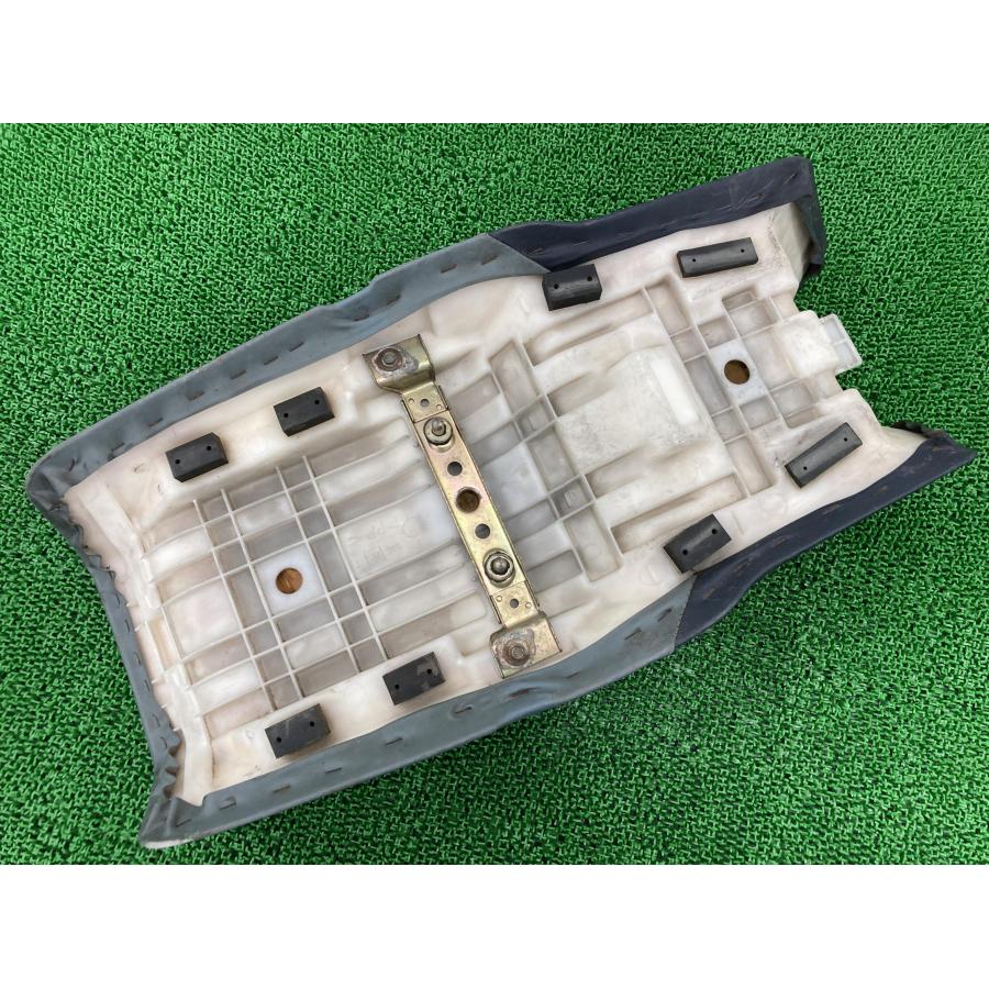 スズキ GSX400Sカタナ シート 46D 純正 中古 バイク 部品 GK77A スズキ GSX400Sカタナ シート 46D 純正 中古 バイク 部品 GK77A