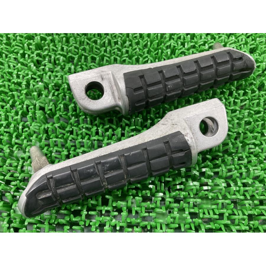カワサキ ゼファー1100 ステップペグ 左右 1334/1335 純正 中古 カワサキ ゼファー1100 ステップペグ 左右 1334/1335 純正 中古
