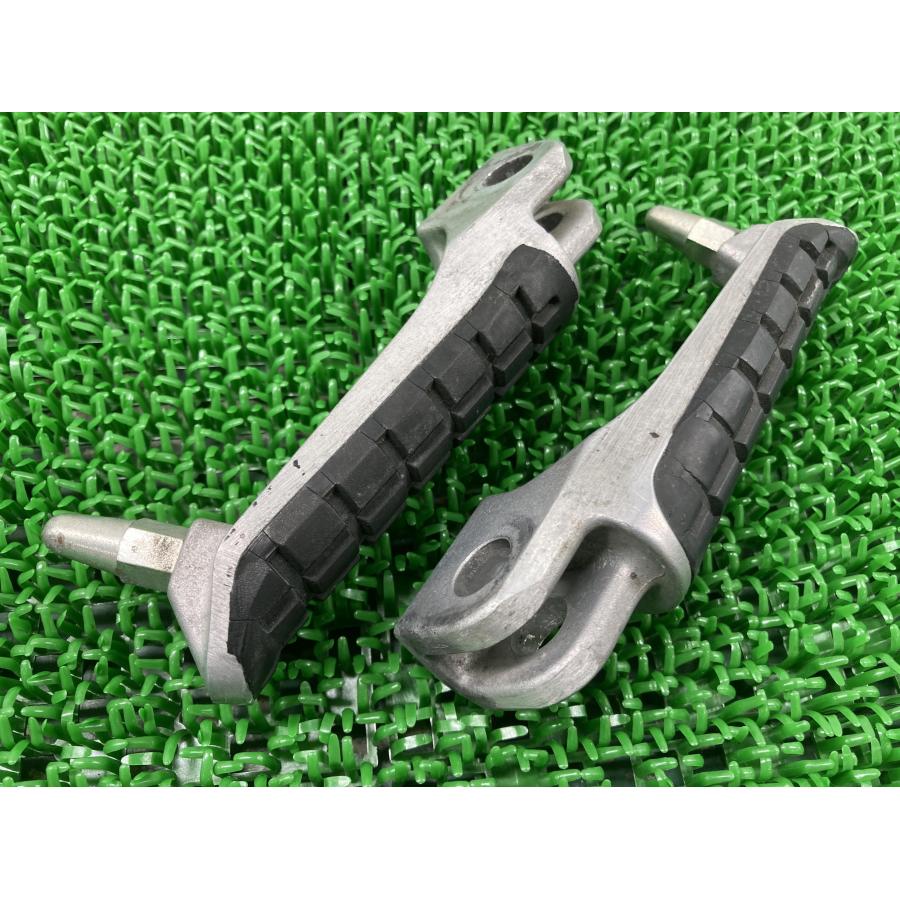 カワサキ ゼファー1100 ステップペグ 左右 1334/1335 純正 中古 カワサキ ゼファー1100 ステップペグ 左右 1334/1335 純正 中古