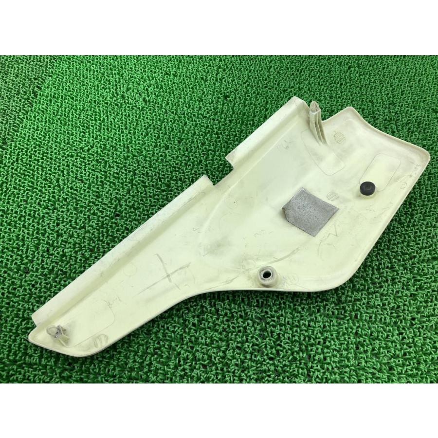 ホンダ（HONDA） XLR250R サイドカバー 右 白/青 KN5 純正 中古 バイク