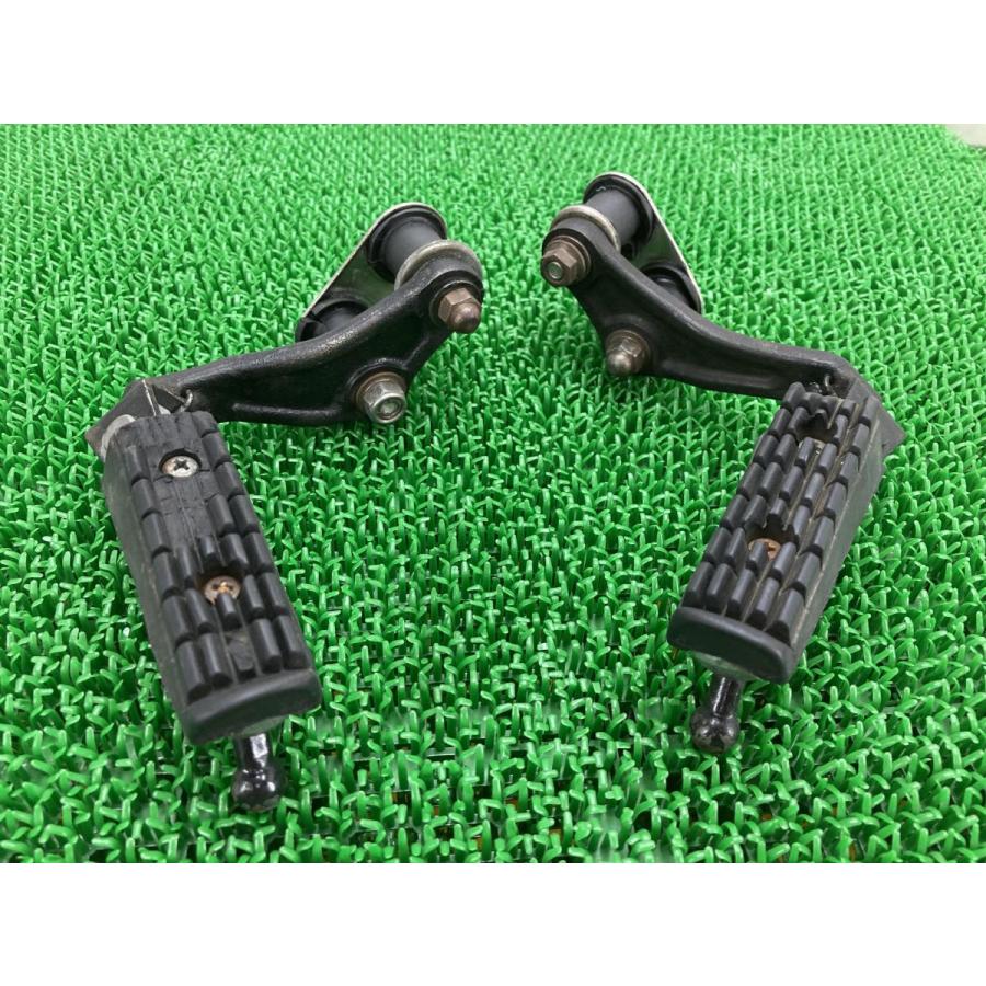 ヤマハ発動機 SR400 ステップ 左右 ヤマハ 純正 中古 バイク ヤマハ発動機 SR400 ステップ 左右 ヤマハ 純正 中古 バイク