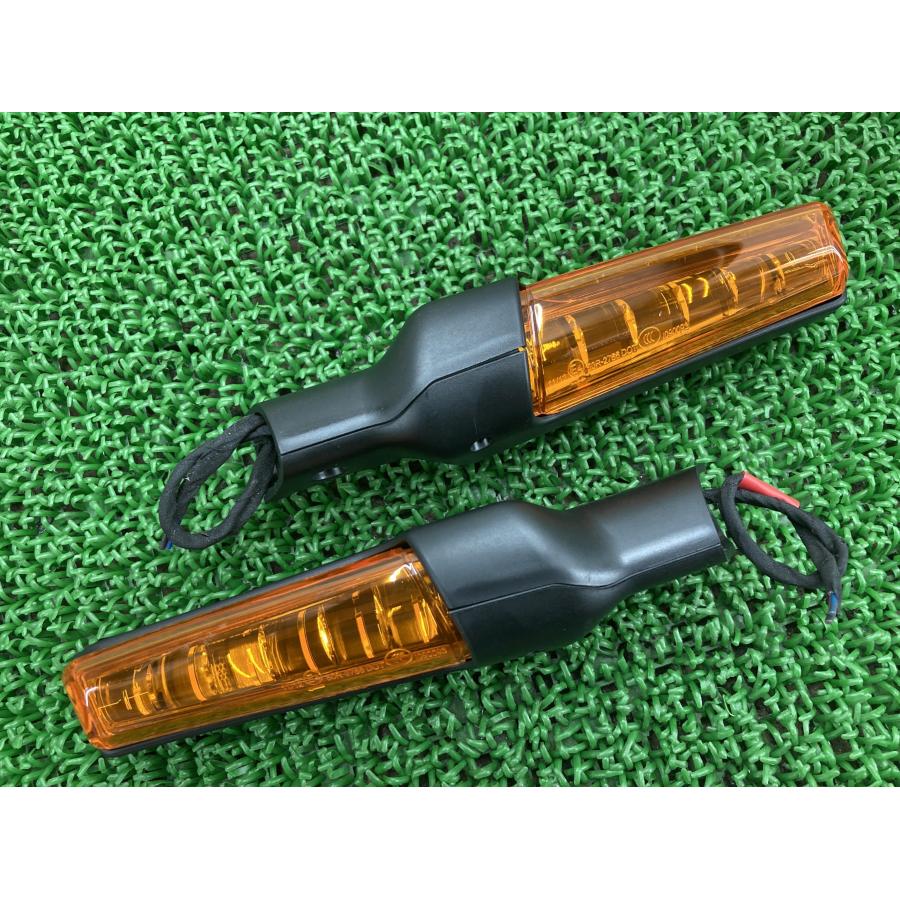 FXDRS1890 フロントウインカー 左右 2766 ハーレー 純正 バイク 部品 ソフテイル FXDR114 修復素材に 割れ欠け無し 【中古】 44 FXDRS1890 フロントウインカー 左右 2766 ハーレー 純正 中古 バイク