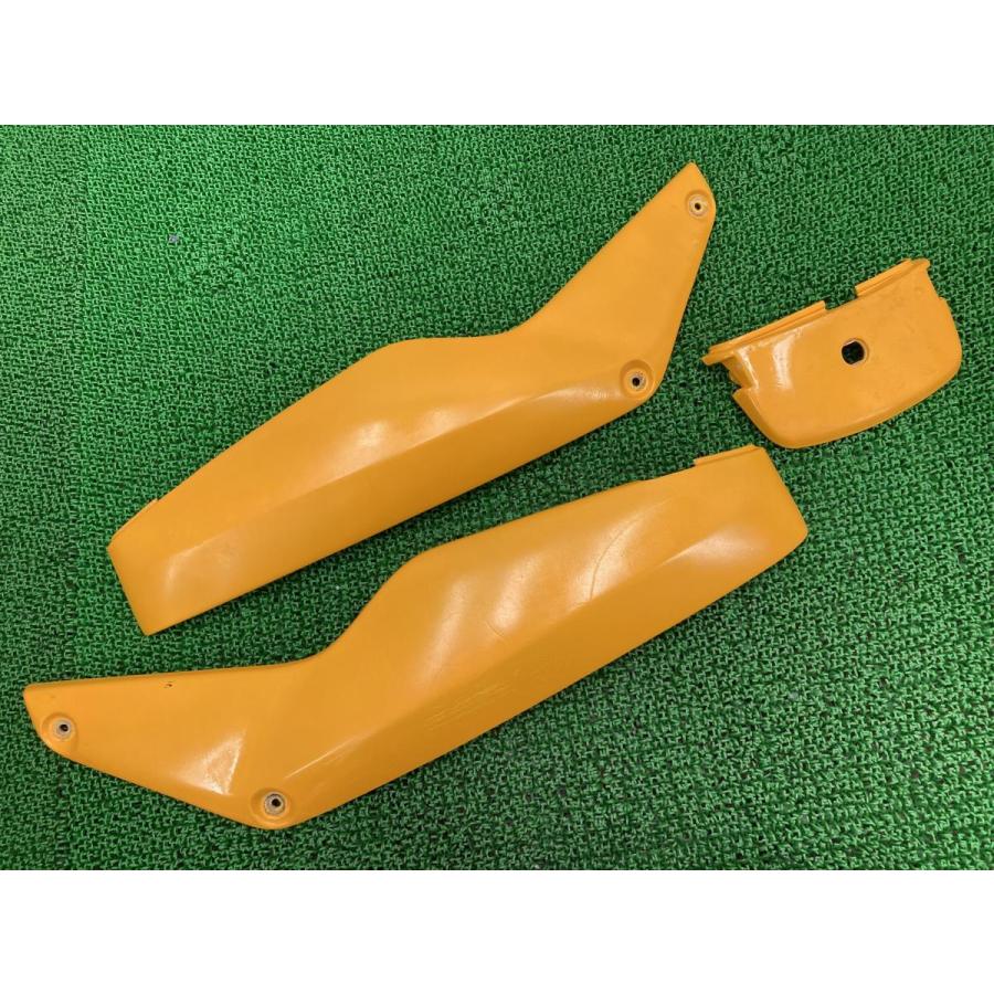 900SS テールカウル 247.3.060.1A/48230091A/48230101A ドゥカティ 純正 シートカウル ペイント素材に 割れ欠け無し 【中古】 71 900SS テールカウル 247.3.060.1A/48230091A/48230101A ドゥカティ