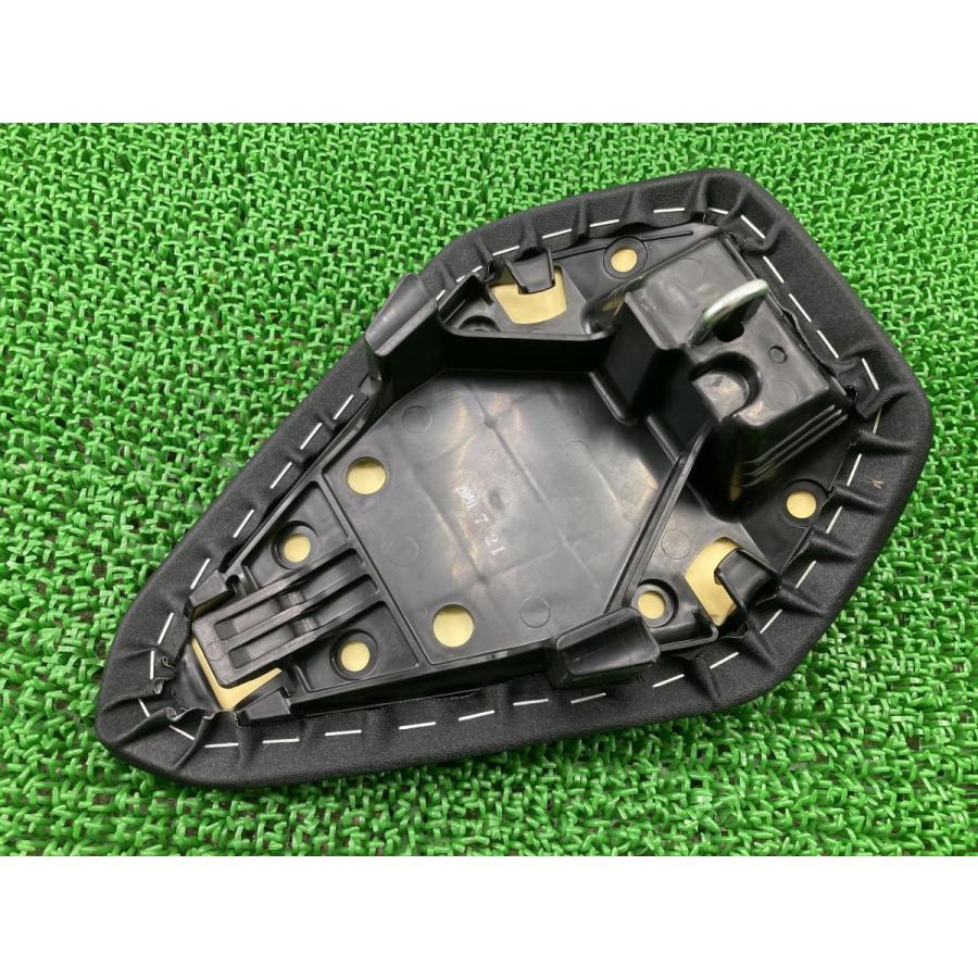 CBR1000RR-R タンデムシート SC82-1000*** ホンダ 純正 バイク 部品 2020年式外し SC82 リアシート 綺麗 良品 破れ無し 【中古】 43 ホンダ（HONDA） CBR1000RR-R タンデムシート SC82-1000*** 純正 中古