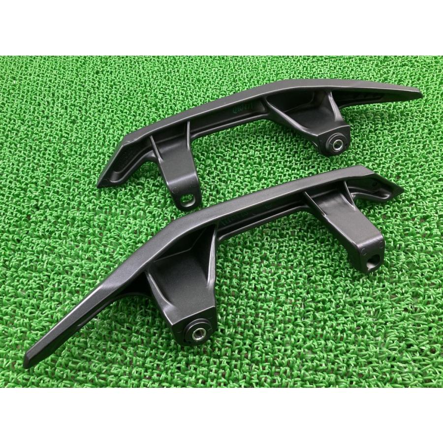 ADV150 グラブバー 左右 黒 K0W KF38-1001*** ホンダ 純正 中古 バイク 部品 2020年式外し KF38 タンデムバー アシストグリップ 綺麗 3の画像
