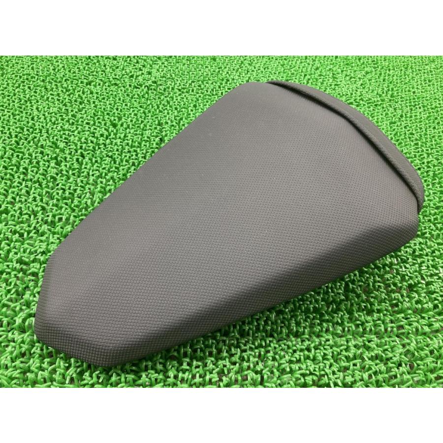 カワサキ NINJA400 タンデムシート 53066-0613 純正 中古 バイク カワサキ NINJA400 タンデムシート 53066-0613 純正 中古 バイク