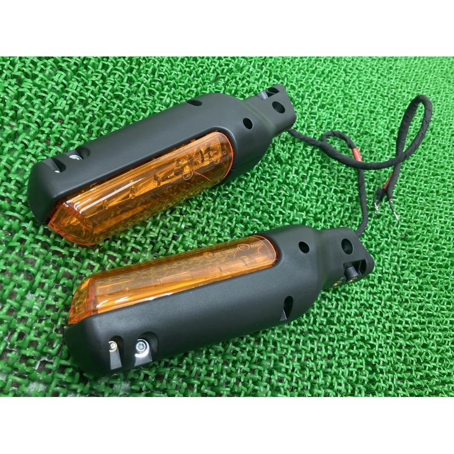 FXDRSソフテイル フロントウインカー 左右 1090093/2766 ハーレー 純正 1090093 2766 FXDR114 綺麗 良品 割れ欠け無し 【中古】 80 FXDRSソフテイル フロントウインカー 左右 1090093/2766 ハーレー 純正