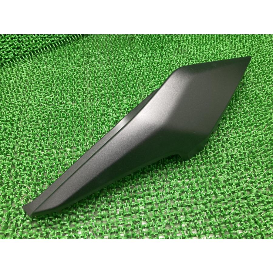 グロム シートカウル 左 銀M ホンダ 純正 新品 バイク 部品 マットアクシスグレーメタリック 在庫有り 即納可 車検 Genuine 45 ホンダ（HONDA） グロム シートカウル 左 銀M 在庫有 即納 純正 新品