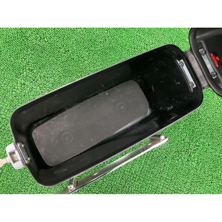 引き取り限定　旭風防　パニアケース　鍵なし 旭風防製CB1100 パニアケース 左右 黒 社外 中古 バイク 部品 SC65 AF