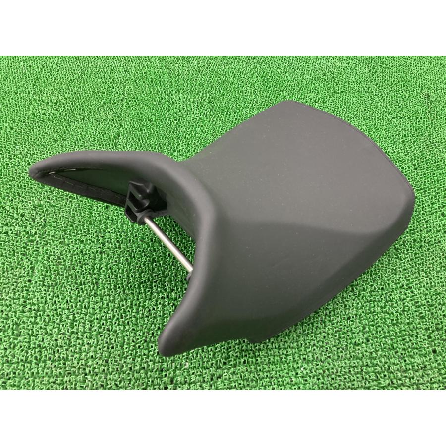 タイガーエクスプローラー シート 2304422 トライアンフ(TRIUMPH) 純正 コンディション良好 品薄 希少品 トライアンフ 【中古】 52 タイガーエクスプローラー シート 2304422 トライアンフ(TRIUMPH) 純正
