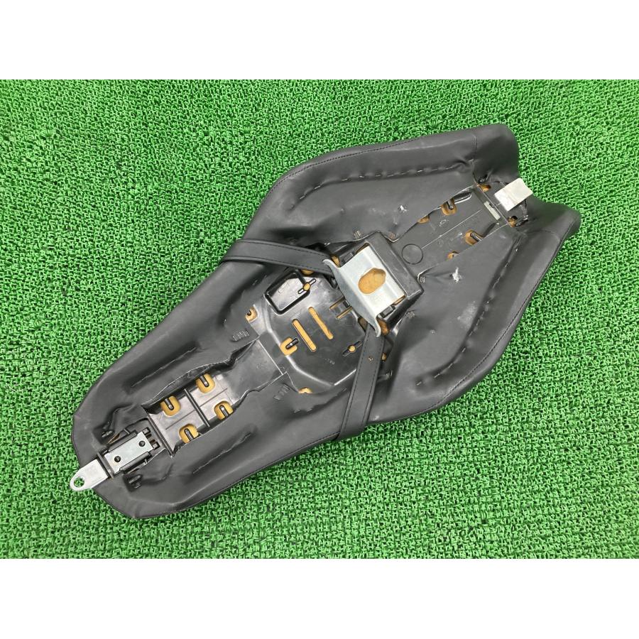 XL883R シート ハーレー 純正 中古 バイク 部品 07-19年式