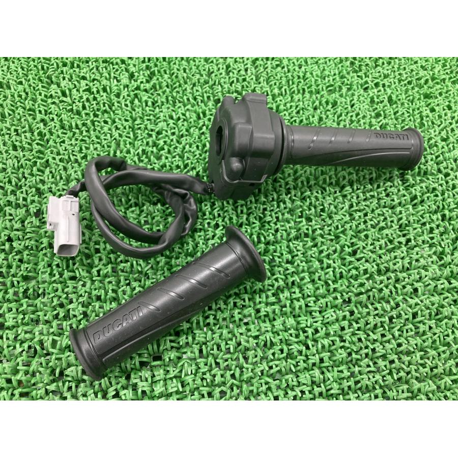 モンスター797 ハンドルグリップ 左右 66020093B ドゥカティ 純正 モンスター1200 スロットルコントロール 綺麗 良品 【中古】 63 モンスター797 ハンドルグリップ 左右 66020093B ドゥカティ 純正 中古
