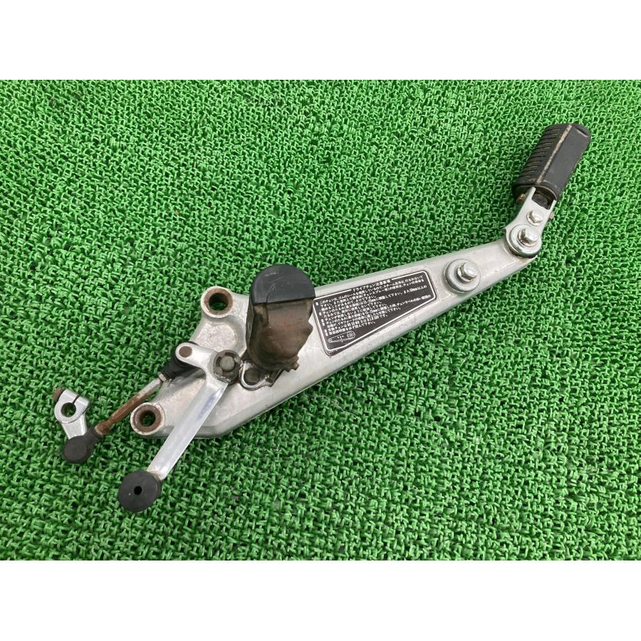 ホンダ CB750F ステッププレート 左 純正 中古 バイク 部品 RC04 ホンダ CB750F ステッププレート 左 純正 中古 バイク 部品 RC04