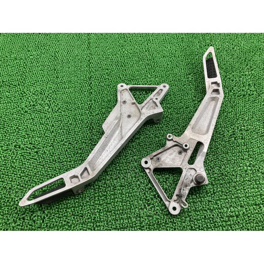 HONDA ホーネット250 ステッププレート 左 ホンダ [M-250516-67] ホンダ（HONDA） ホーネット250 ステッププレート 左右 KEA 純正 中古