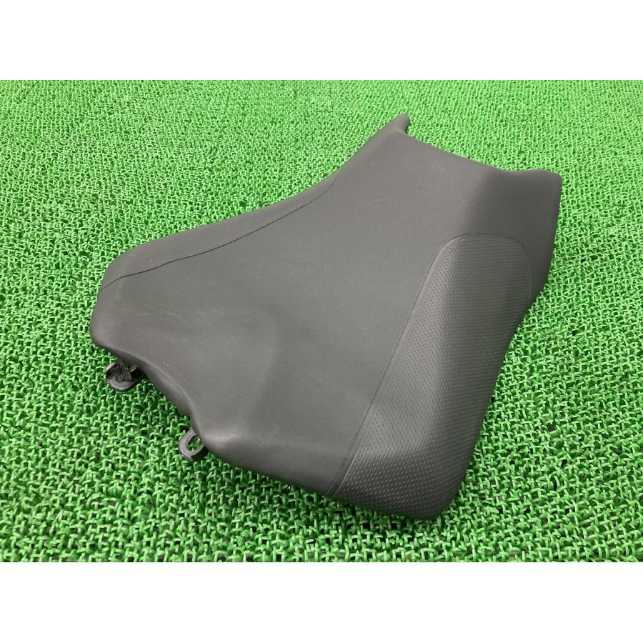 トゥオーノV4R フロントシート アプリリア 純正 バイク 部品 aprilia Tuono メインシート コンディション良好 破れ無し 【中古】 42 トゥオーノV4R フロントシート アプリリア 純正 中古 バイク 部品