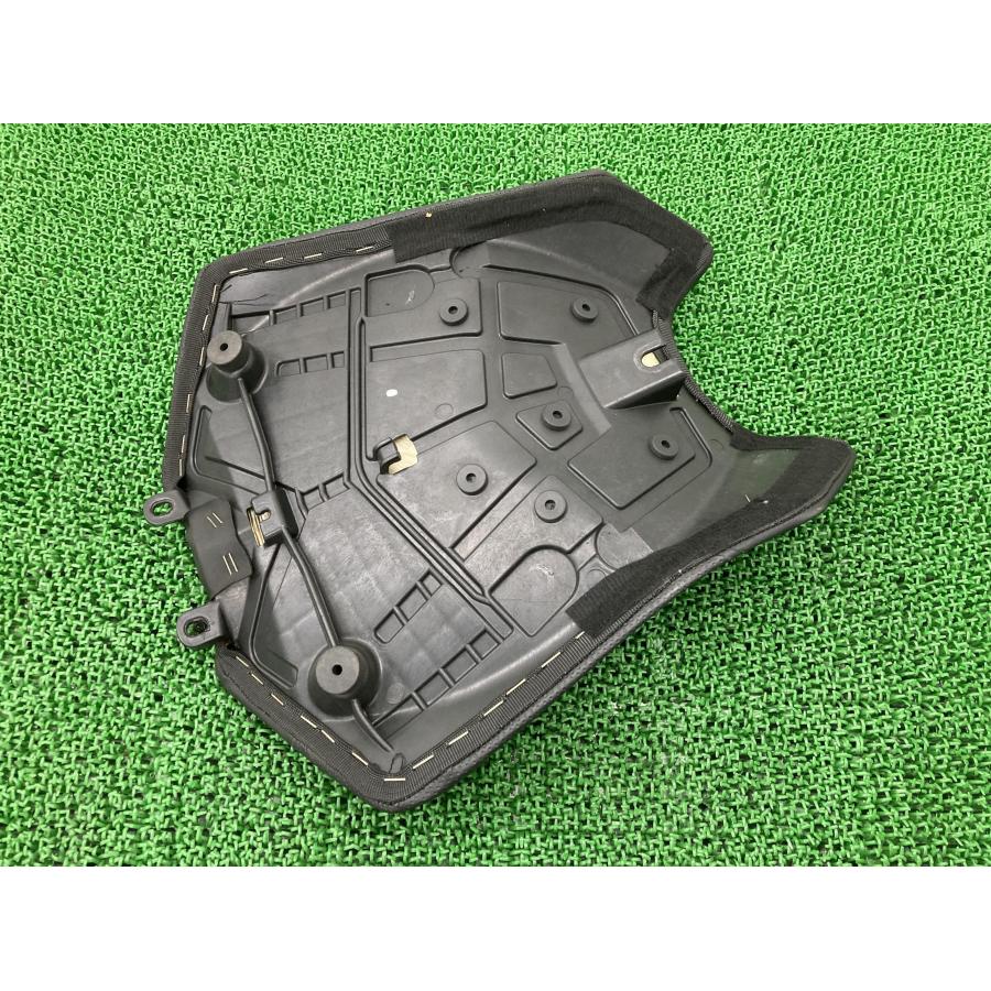 トゥオーノV4R フロントシート アプリリア 純正 バイク 部品 aprilia Tuono メインシート コンディション良好 破れ無し 【中古】 42 トゥオーノV4R フロントシート アプリリア 純正 中古 バイク 部品