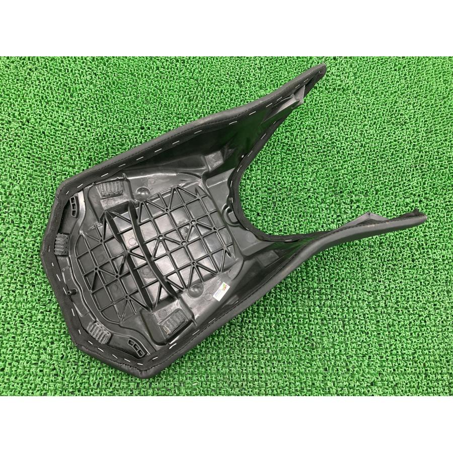 390デューク シート 100259 VBKJPJ402MC235*** KTM 純正 バイク 部品 2021年式外し DUKE 破れ無し 品薄 車検 Genuine 【中古】 5 390デューク シート 100259 VBKJPJ402MC235*** KTM 純正 中古 バイク