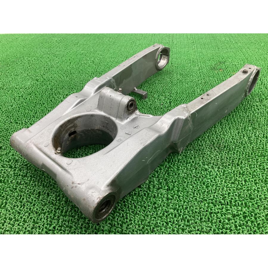 カワサキ（Kawasaki） ZZ-R1100 スイングアーム 純正 中古 バイク 部品