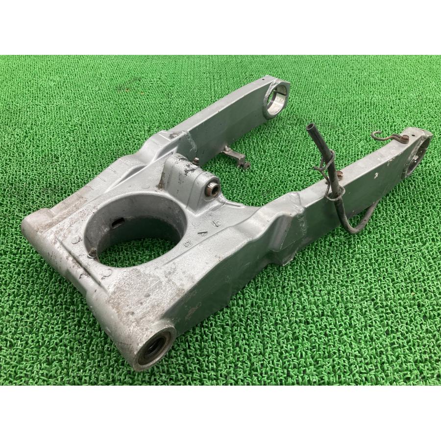 カワサキ（Kawasaki） ZZ-R1100 スイングアーム 純正 中古 バイク 部品