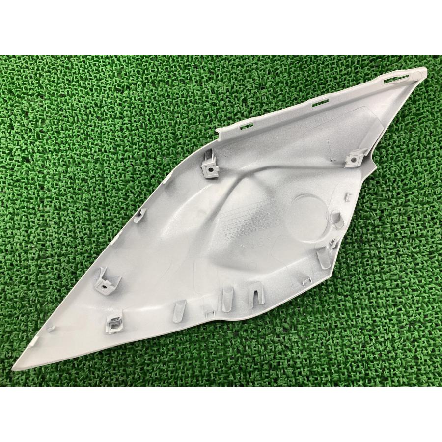 MT-25 タンクカバー 右 白 B04 ヤマハ 純正 中古 バイク 部品 RG10J ワイズギア オーセンティック 綺麗 良品 車検 Genuine 8の画像