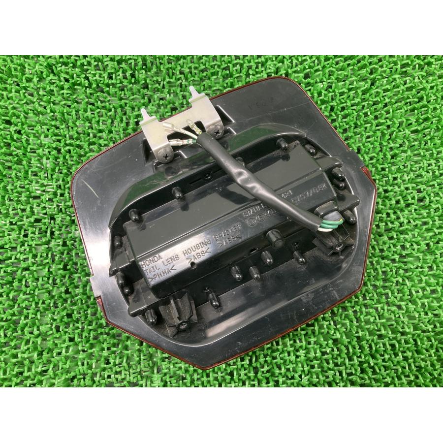 CB1300SF テールランプ P3421 ホンダ 純正 バイク 部品 SC54 コケキズ無し 品薄 希少 車検 Genuine 【中古】 20 ホンダ（HONDA） CB1300SF テールランプ P3421 純正 中古 バイク 部品