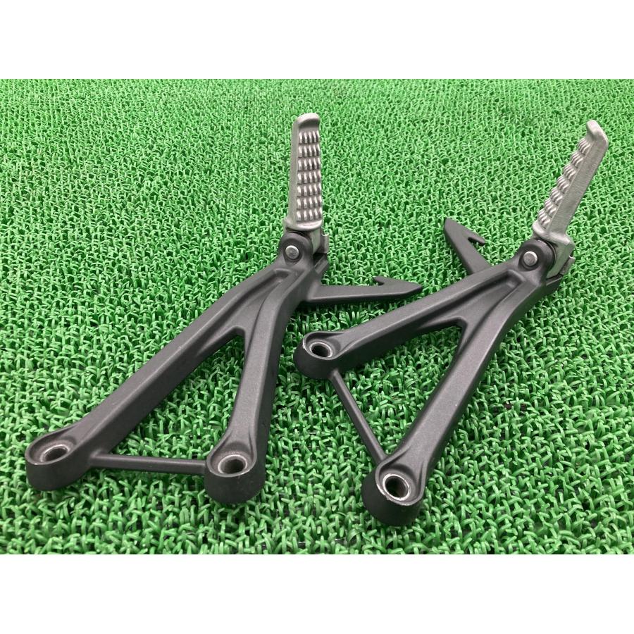 カワサキ ZX-25R タンデムステップ 左右 SKT 純正 中古 バイク カワサキ ZX-25R タンデムステップ 左右 SKT 純正 中古 バイク