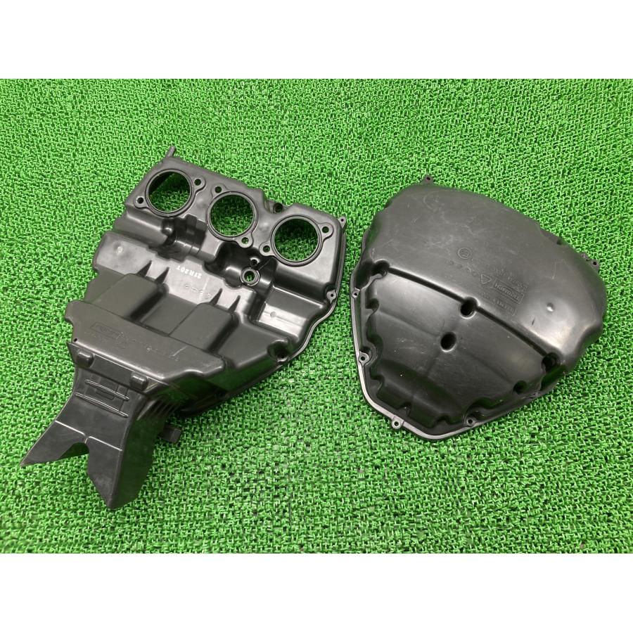 スピードトリプル1200RS エアクリーナーボックス 2205744/2205747 トライアンフ(TRIUMPH) 純正 2205744 2205747 品薄 【中古】 19 スピードトリプル1200RS エアクリーナーボックス 2205744/2205747