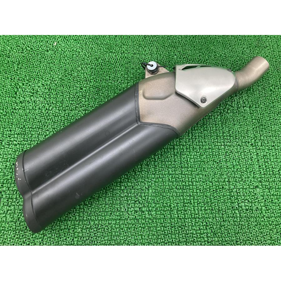 モンスター821 サイレンサーマフラー 573.2.203.1A ドゥカティ 純正 バイク 部品 M821 コケキズ無し 凹み無し 品薄 【中古】 98 モンスター821 サイレンサーマフラー 573.2.203.1A ドゥカティ 純正