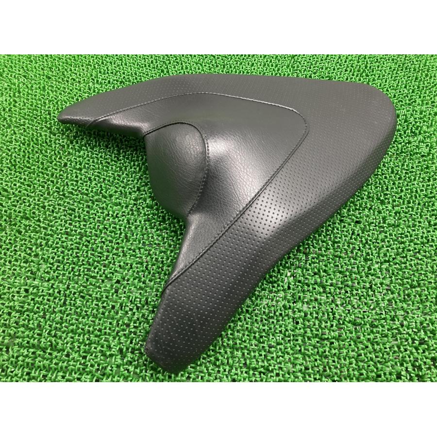 トゥオーノV4R タンデムシート アプリリア 純正 バイク 部品 TUONO パッセンジャーシート リアシート 破れ無し 品薄 【中古】 21 トゥオーノV4R タンデムシート アプリリア 純正 中古 バイク 部品