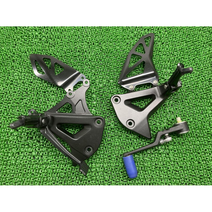 スズキ GSX-R1000R ステップ 左右 298843/298844 純正 中古 バイク 