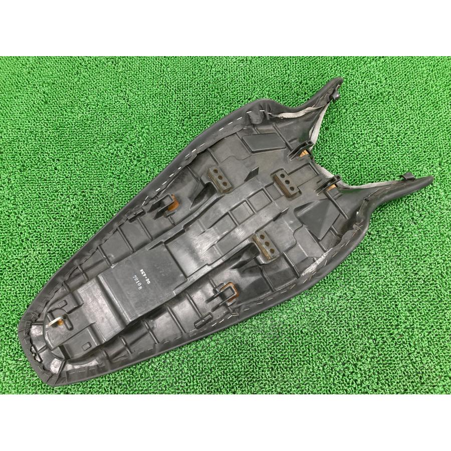 VFR800 シート MCW ホンダ 純正 中古 バイク 部品 RC46 後期 02〜09年 安心のノーマル 修復素材や張り替えベースに 車検 Genuine 63_2