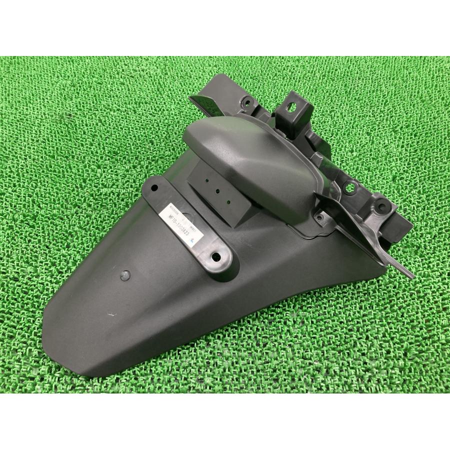 フォルツァmf10後期型純正リアフェンダー ホンダ（HONDA） フォルツァ リアフェンダー KVZ 純正 中古 バイク