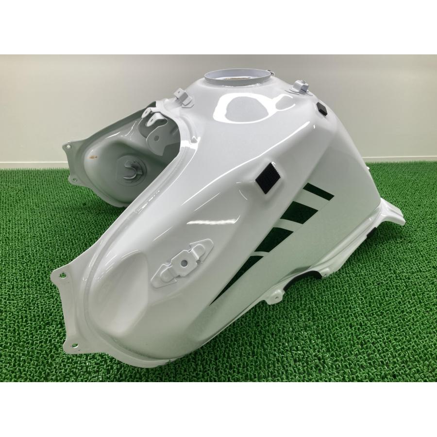 Vストローム1050XT タンク パール スズキ 純正 中古 バイク 部品 EF11M ガソリンタンク 綺麗 良品 凹み無し 品薄 車検 Genuine 86 スズキ（SUZUKI） Vストローム1050XT タンク パール 純正 中古 バイク