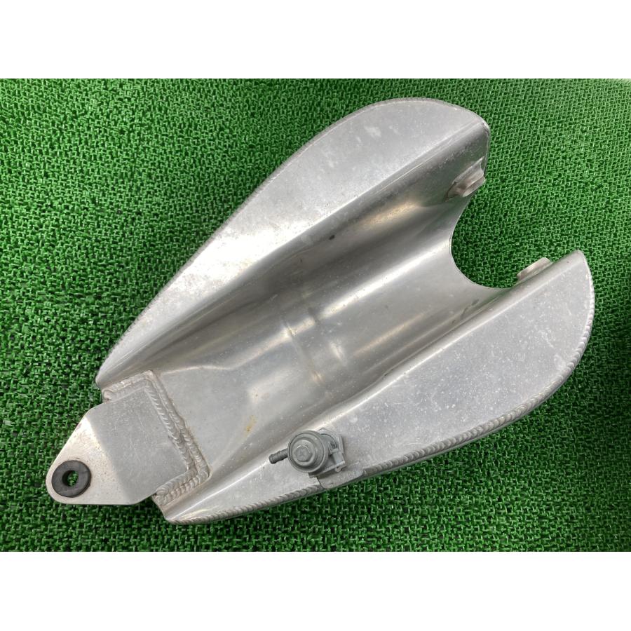 GB250クラブマン タンク 社外 中古 バイク 部品 MC10 アルミ GB250クラブマン タンク 社外 中古 バイク 部品 MC10 アルミ