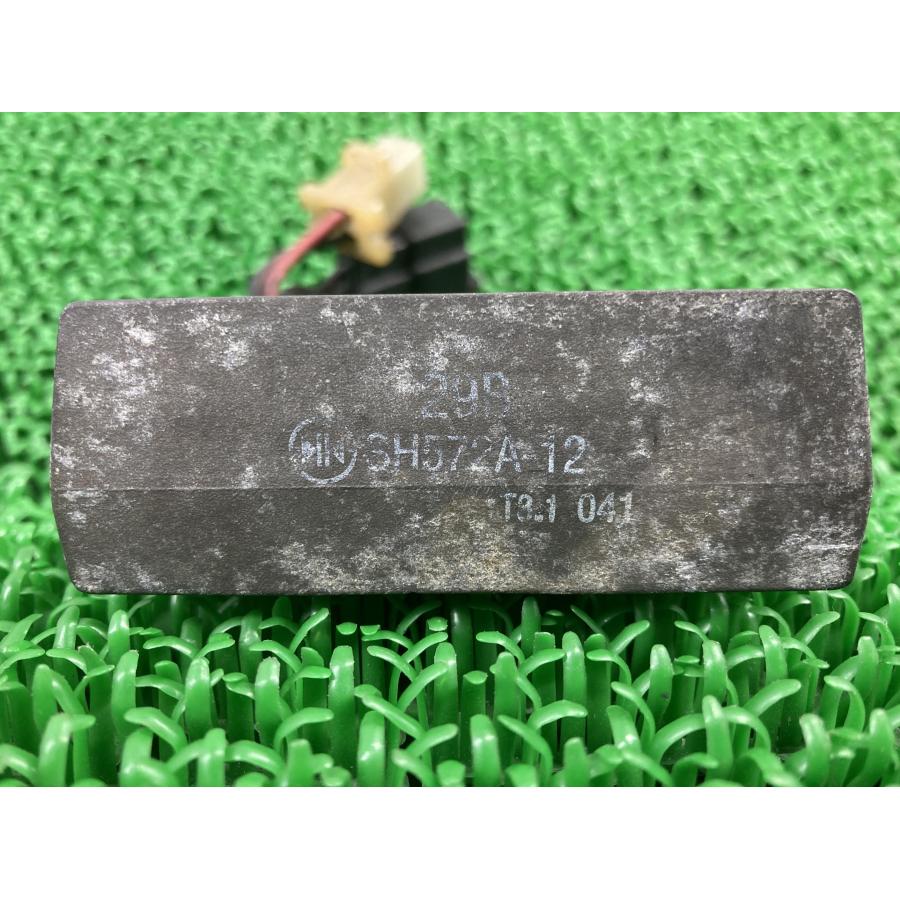 グラストラッカー レギュレター スズキ 純正 中古 バイク 部品 NJ47A レクチファイアー レギュレーター ST250 機能的問題なし 7 スズキ（SUZUKI） グラストラッカー レギュレター 純正 中古 バイク