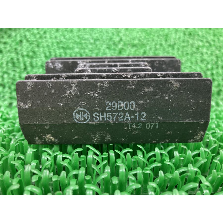 ST250 レギュレター NJ4AA スズキ 純正 中古 バイク 部品 NJ47A 29B SH572A-12 レギュレーター レクチファイアー 車検 Genuine 34 スズキ（SUZUKI） ST250 レギュレター NJ4AA 純正 中古 バイク 部品