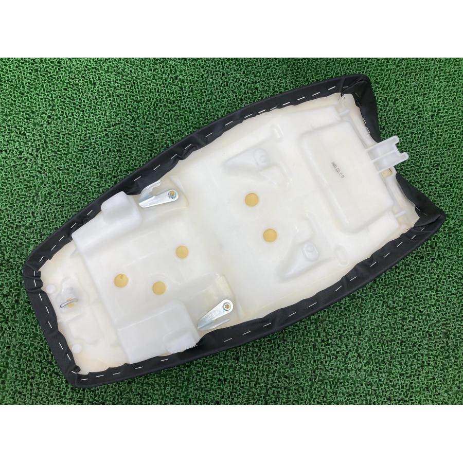 ホンダ CB400SF シート 77200-MCE-0000 純正 新品 バイク 部品 ホンダ CB400SF シート 77200-MCE-0000 純正 新品 バイク 部品