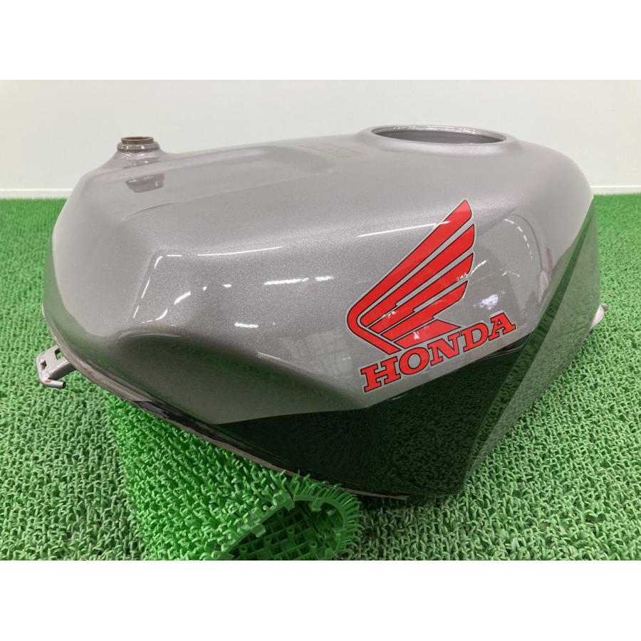 ホンダ VFR400R タンク 銀 MR8 純正 中古 バイク 部品 NC30 ホンダ VFR400R タンク 銀 MR8 純正 中古 バイク 部品 NC30