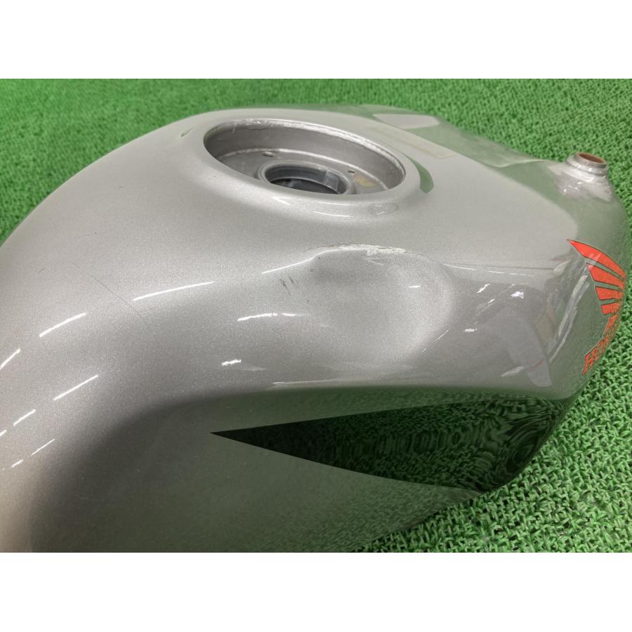 ホンダ VFR400R タンク 銀 MR8 純正 中古 バイク 部品 NC30 ホンダ VFR400R タンク 銀 MR8 純正 中古 バイク 部品 NC30
