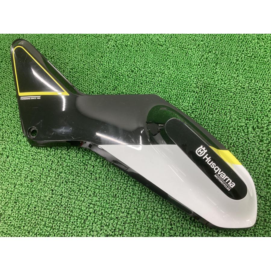 ヴィットピレン401 サイドカバー 右 黒 285.08.051.000 ヴィットピレン401 サイドカバー 右 黒 285.08.051.000