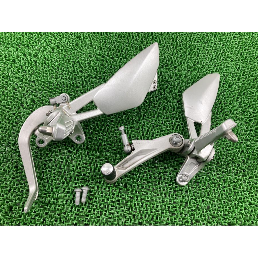 K1300R ステップ 左右 7 660 153/7 660 154 WB10518039ZV79***  純正 バイク 部品 7660153 7660154 K1300S K1200R 【中古】 22 K1300R ステップ 左右 7 660 153/7 154 WB10518039ZV79*** BMW 純正