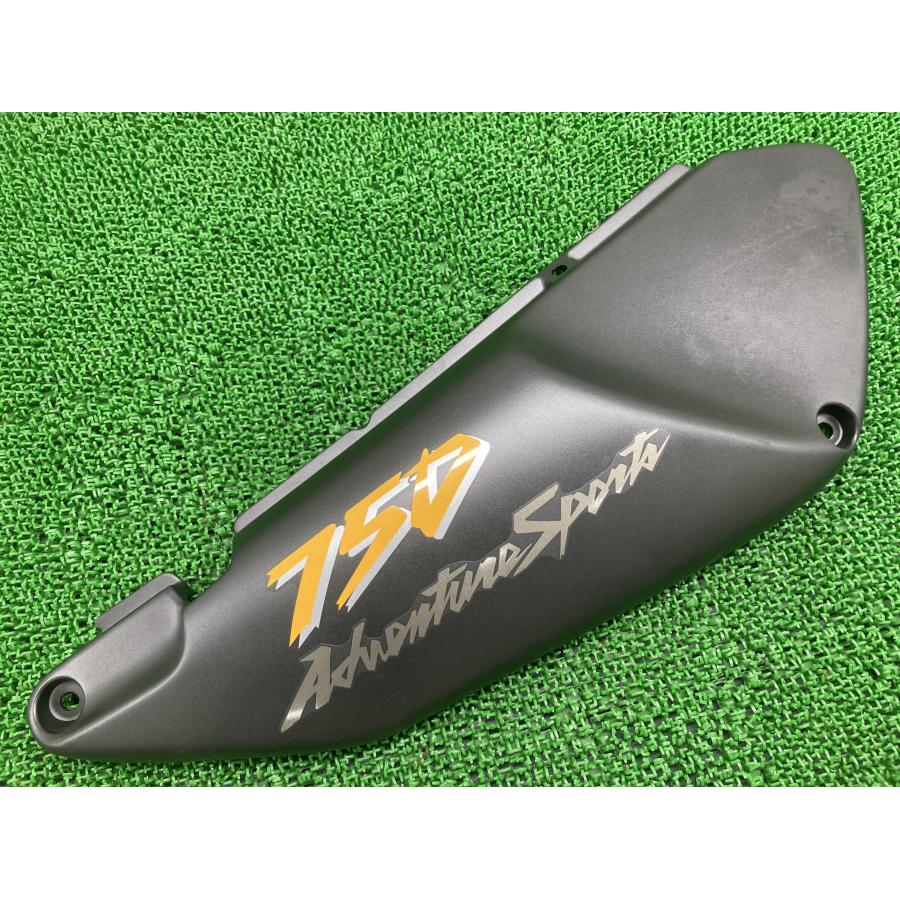 アフリカツイン750 サイドカバー 右 ガンM MY1 ホンダ 純正 RD07 XRV750 コンディション良好 割れ欠け無し 品薄 【中古】 84 ホンダ（HONDA） アフリカツイン750 サイドカバー 右 ガンM MY1 純正