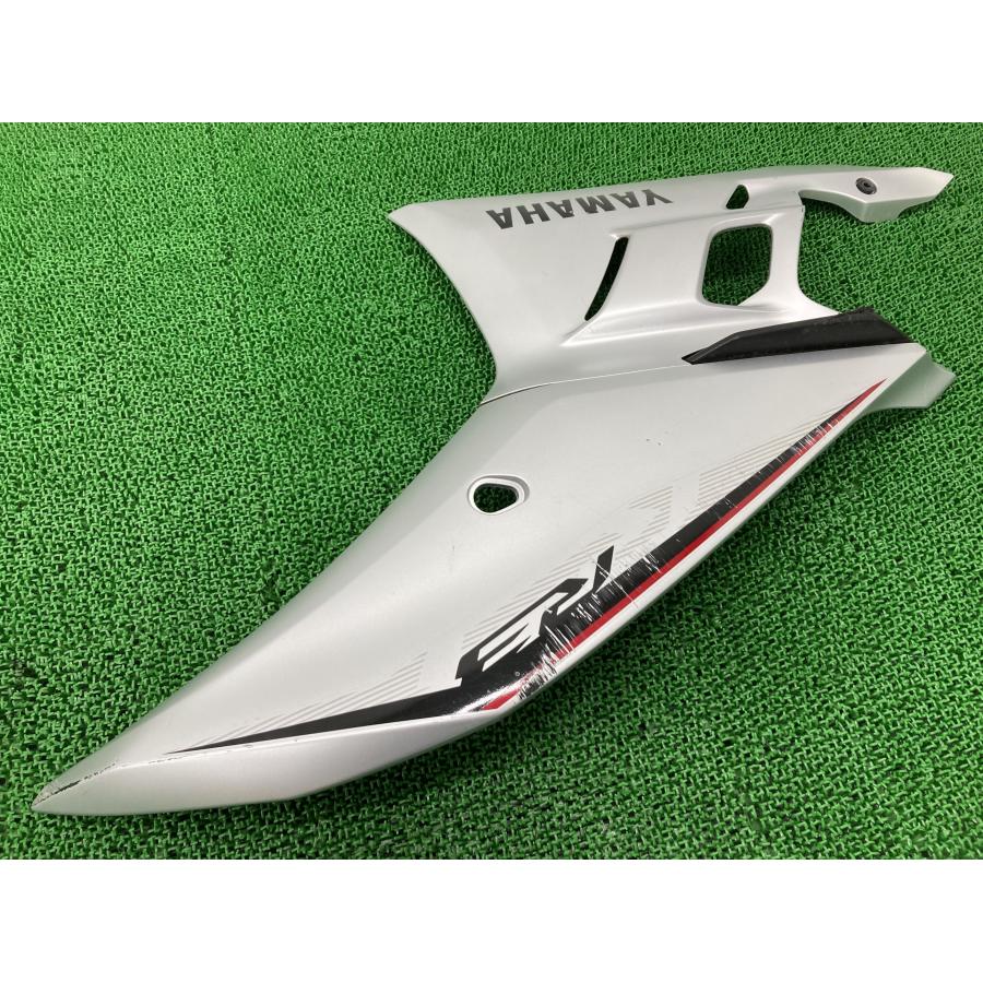 ヤマハ発動機 YZF-R3 サイドカウル 右 銀 BS7 ヤマハ 純正 中古 バイク