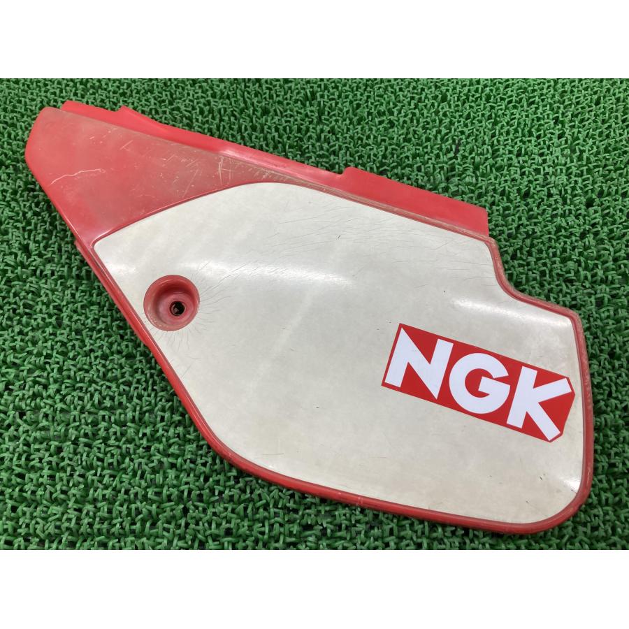 CRM50 CRM80 サイドカバー 左右 GS2/GW6 ホンダ 純正 中古 AD10 HD11 GS2 GW6 修復素材やペイント素材に コケキズ無し mS ホンダ（HONDA） CRM50 CRM80 サイドカバー 左 GW6 純正 中古 バイク