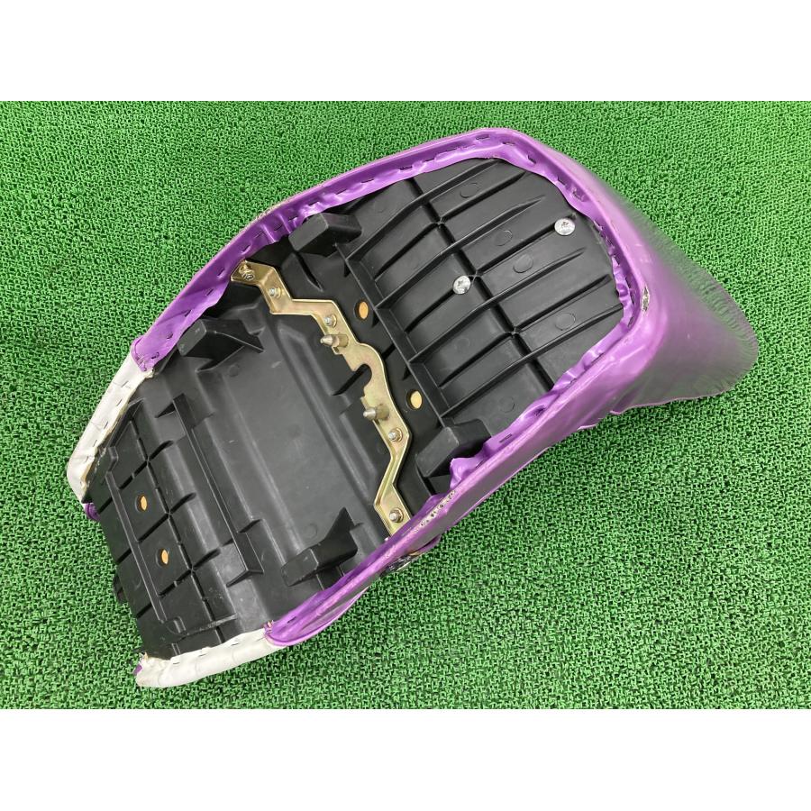 ZRX400 三段シート 社外 中古 ZR400E シートバンド 白エナメル紫 ZRX400 三段シート 社外 中古 ZR400E シートバンド 白エナメル紫