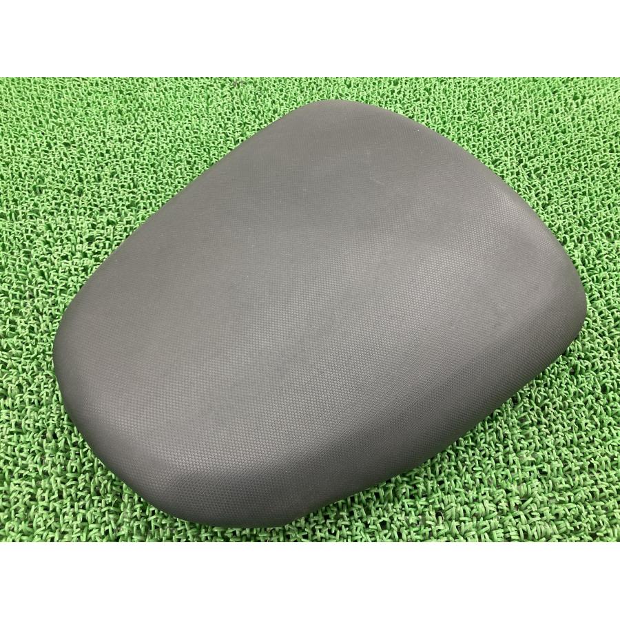 GSX1300Rハヤブサ タンデムシート 24F スズキ 純正 中古 バイク 部品 GW71A リアシート コンディション良好 破れ無し 品薄 車検 Genuine 97 スズキ（SUZUKI） GSX1300Rハヤブサ タンデムシート 24F 純正 中古