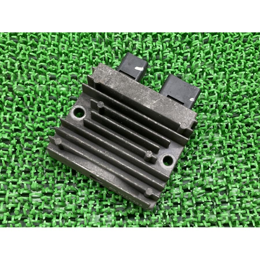 ホンダ（HONDA） CB400SF レギュレター 純正 中古 バイク 部品 NC42